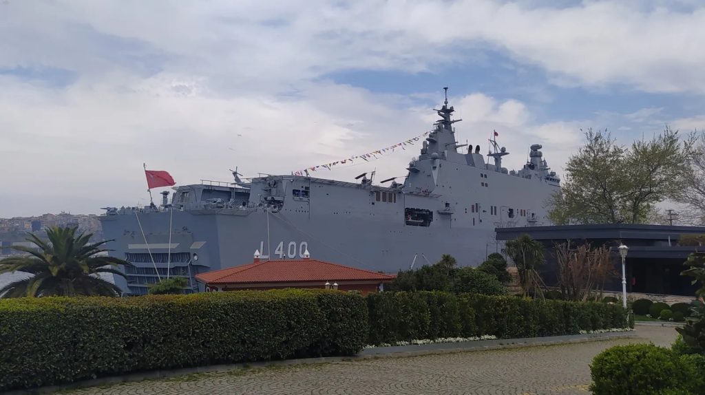 TCG Anadolu在EFES-2026演习中展示两栖与航空作战能力